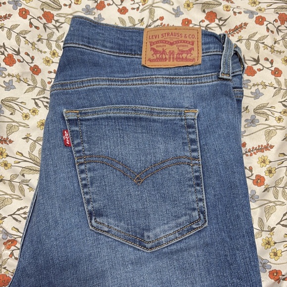 Levi’s High Rise Skinny - Picture 3 of 3